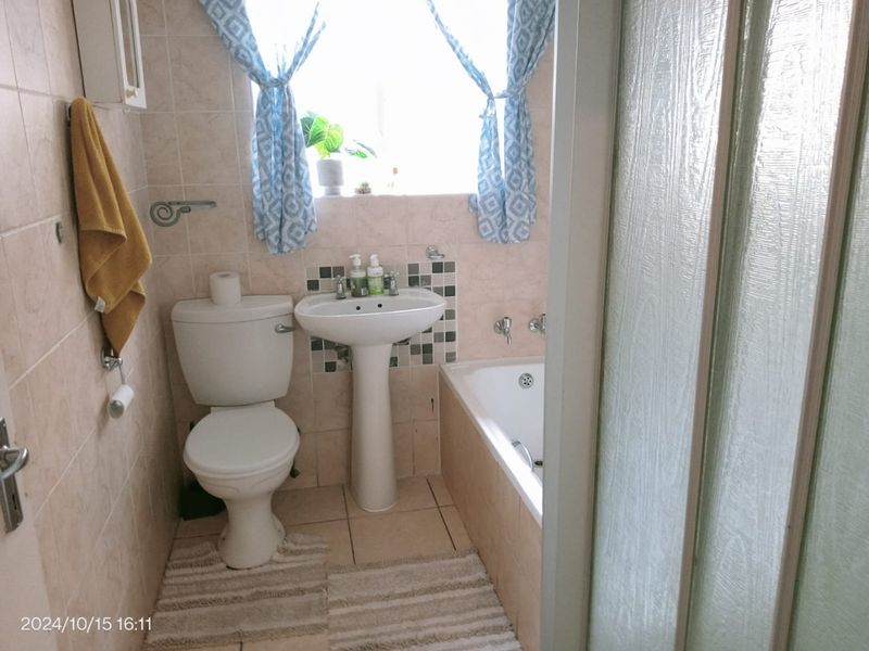 Secure, Cozy 3-Bedroom Home in Terenure Complex! - Photo 4