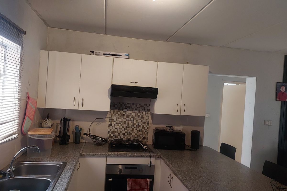 Charming ground floor townhouse in a secure complex!  - Photo 5