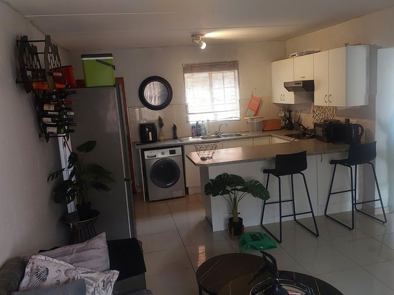 Charming ground floor townhouse in a secure complex!  - Photo 7
