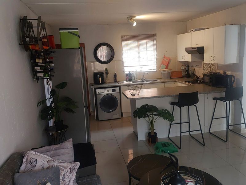Charming ground floor townhouse in a secure complex!  - Photo 6
