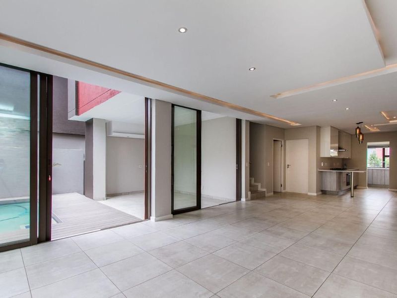 Modern 4 bedroom house in Craigavon. - Photo 10