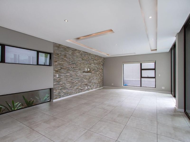 Modern 4 bedroom house in Craigavon. - Photo 7