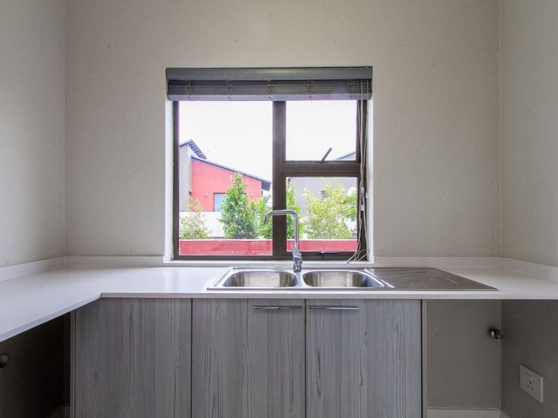Modern 4 bedroom house in Craigavon. - Photo 6