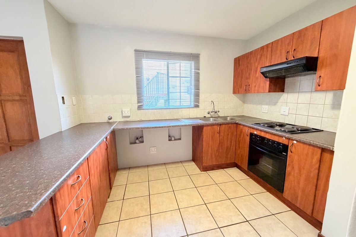 2 Bedroom 2 Bathroom Townhouse for rent - Photo 4