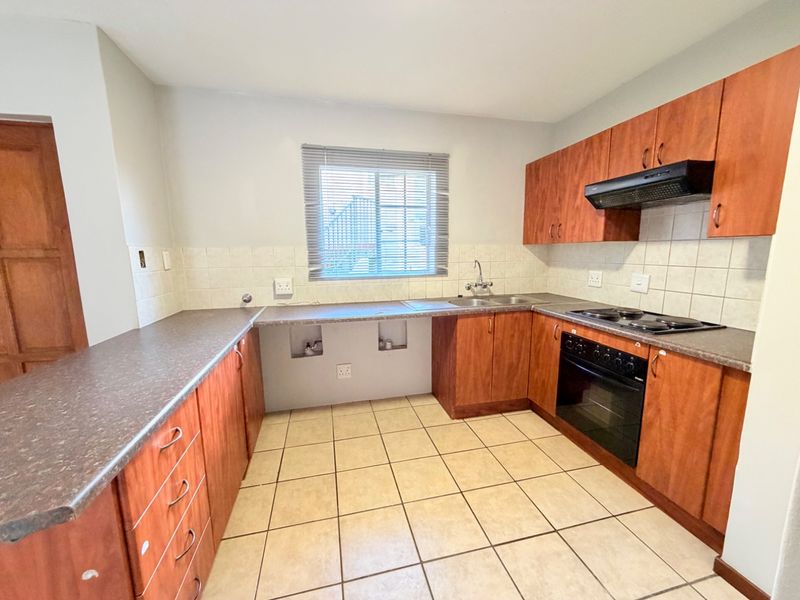 2 Bedroom 2 Bathroom Townhouse for rent - Photo 4