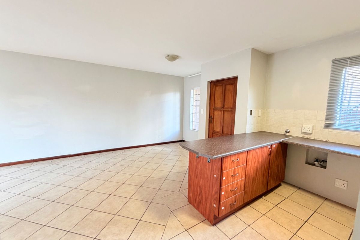 2 Bedroom 2 Bathroom Townhouse for rent - Photo 3