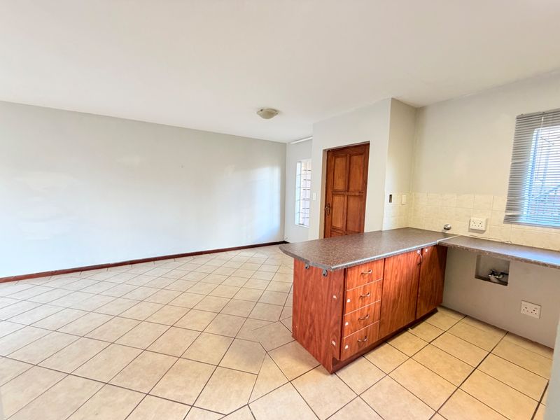 2 Bedroom 2 Bathroom Townhouse for rent - Photo 3