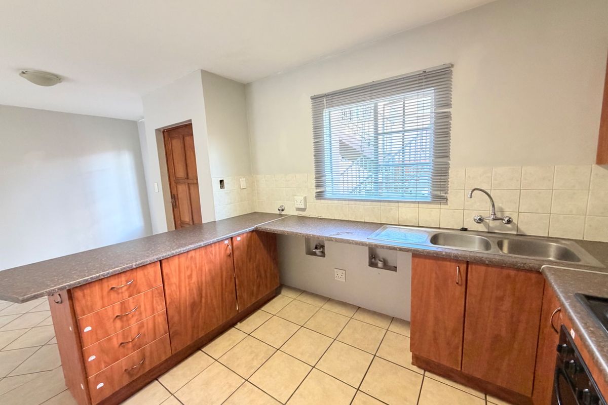 2 Bedroom 2 Bathroom Townhouse for rent - Photo 5