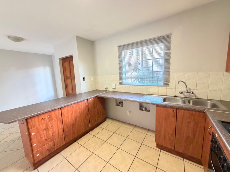 2 Bedroom 2 Bathroom Townhouse for rent - Photo 5