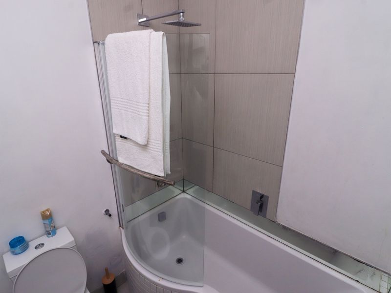 2 Bedroom 1 Bathroom for Sale - Photo 6