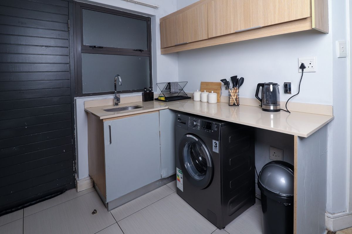 2 Bedroom 1 Bathroom for Sale - Photo 2