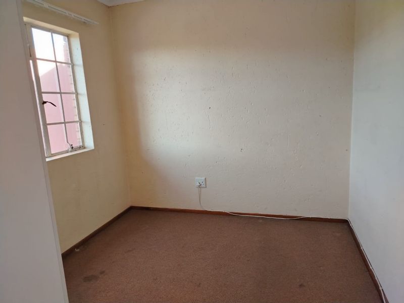 A Beautiful 2 bedroom Apartment at Pebble Falls - Photo 5