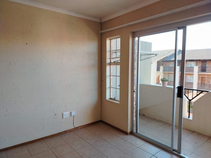 A Beautiful 2 bedroom Apartment at Pebble Falls - Photo 7