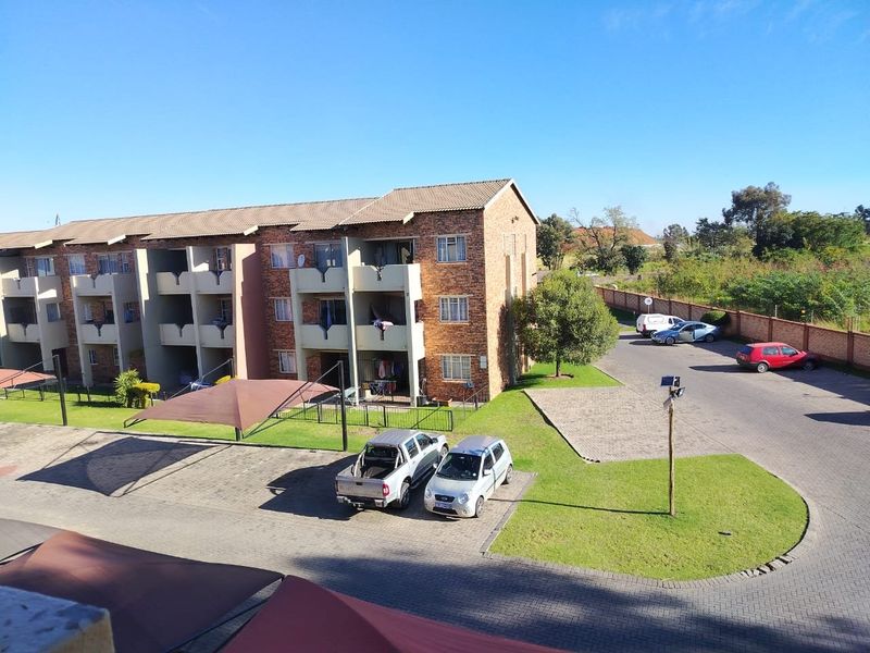 A Beautiful 2 bedroom Apartment at Pebble Falls - Photo 3