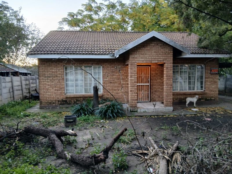 2 Bedroom Sectional Title Home for Sale in Ooseinde  - Photo 3