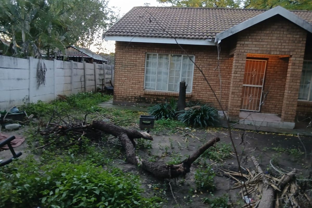 2 Bedroom Sectional Title Home for Sale in Ooseinde  - Photo 2