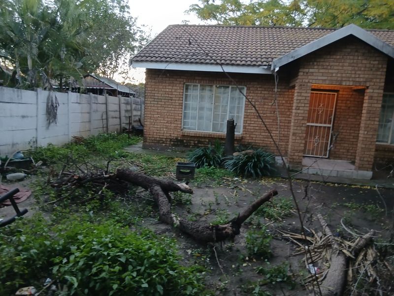 2 Bedroom Sectional Title Home for Sale in Ooseinde  - Photo 2