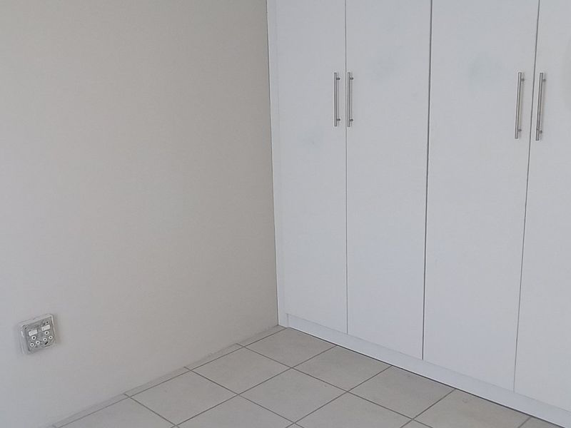A beautifully refreshed home offering comfort, space, and room to grow 3 bedroom Elandspoort - Photo 4