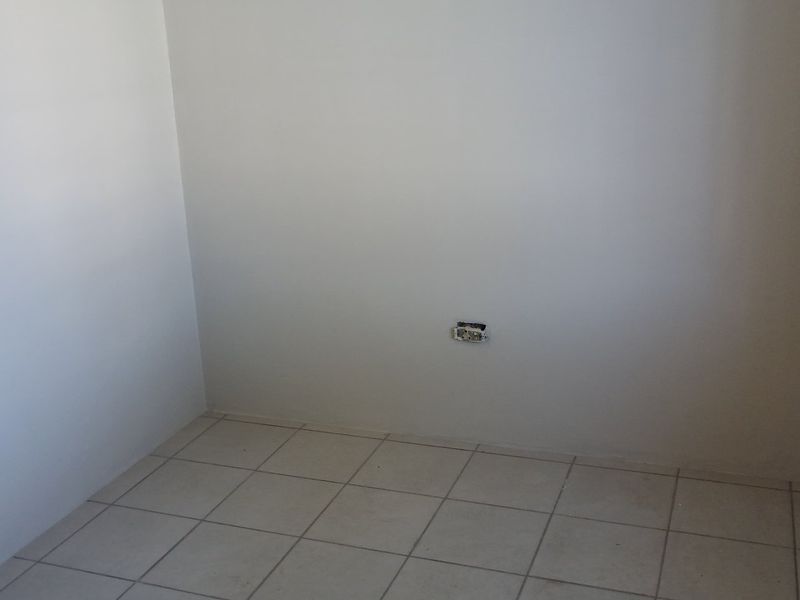A beautifully refreshed home offering comfort, space, and room to grow 3 bedroom Elandspoort - Photo 7