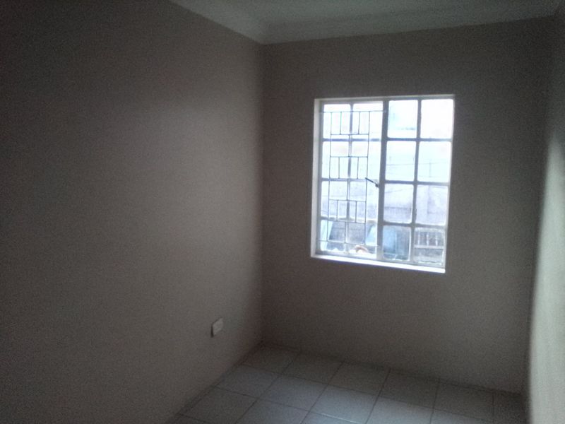 A beautifully refreshed home offering comfort, space, and room to grow 3 bedroom Elandspoort. - Photo 7