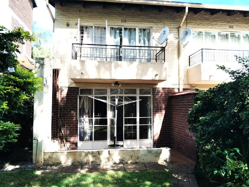 Charming Randburg Townhouse with Fibre and Garden - Photo 3