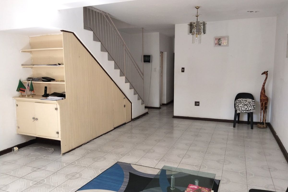 Charming Randburg Townhouse with Fibre and Garden - Photo 4