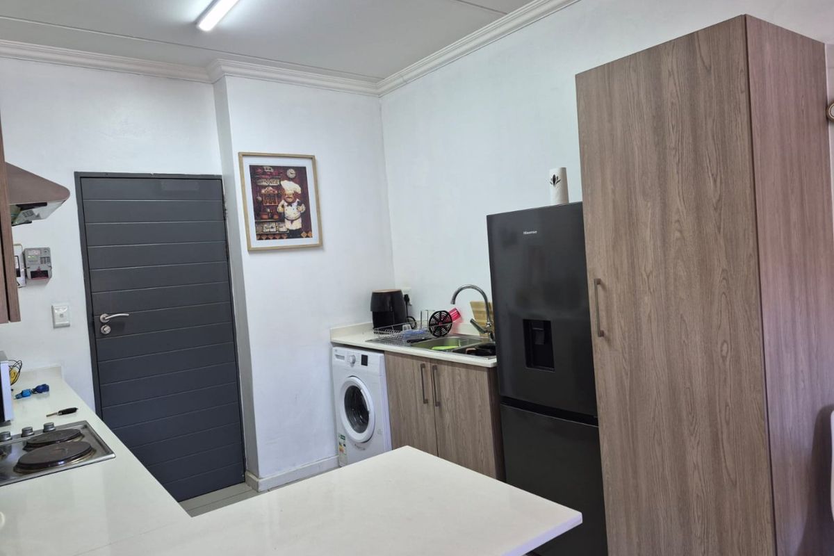 Modern 1 Bedroom Apartment  For Sale in The Heights, Halfway Gardens, Midrand  - Photo 3