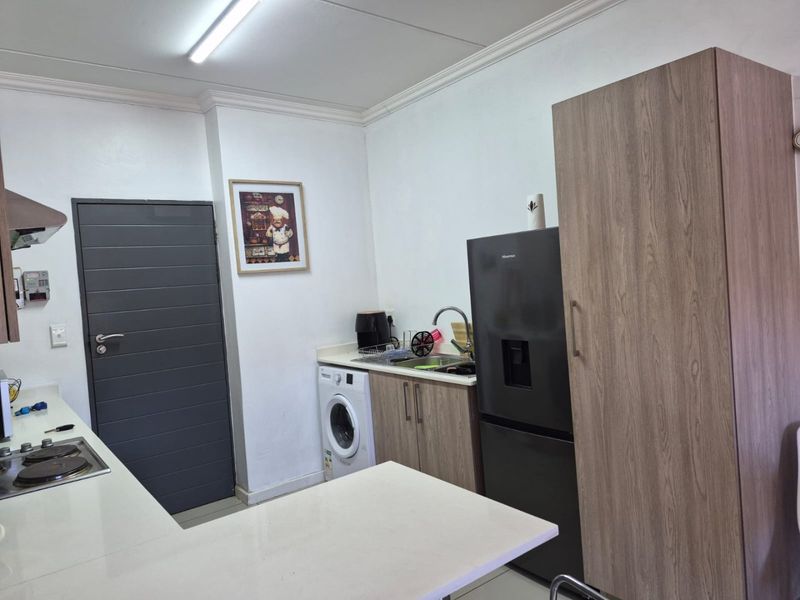 Modern 1 Bedroom Apartment  For Sale in The Heights, Halfway Gardens, Midrand  - Photo 3