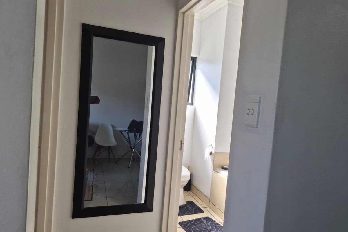 Modern 1 Bedroom Apartment  For Sale in The Heights, Halfway Gardens, Midrand  - Photo 5