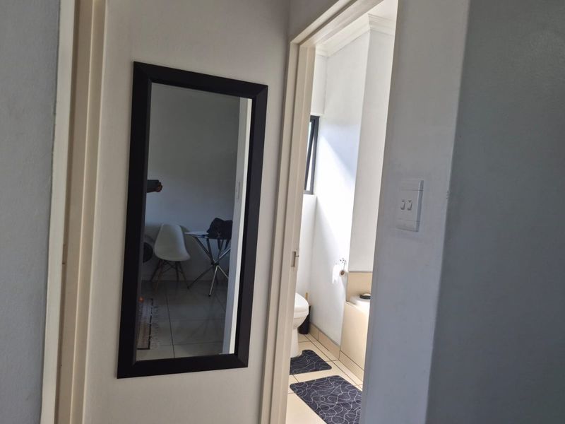 Modern 1 Bedroom Apartment  For Sale in The Heights, Halfway Gardens, Midrand  - Photo 5