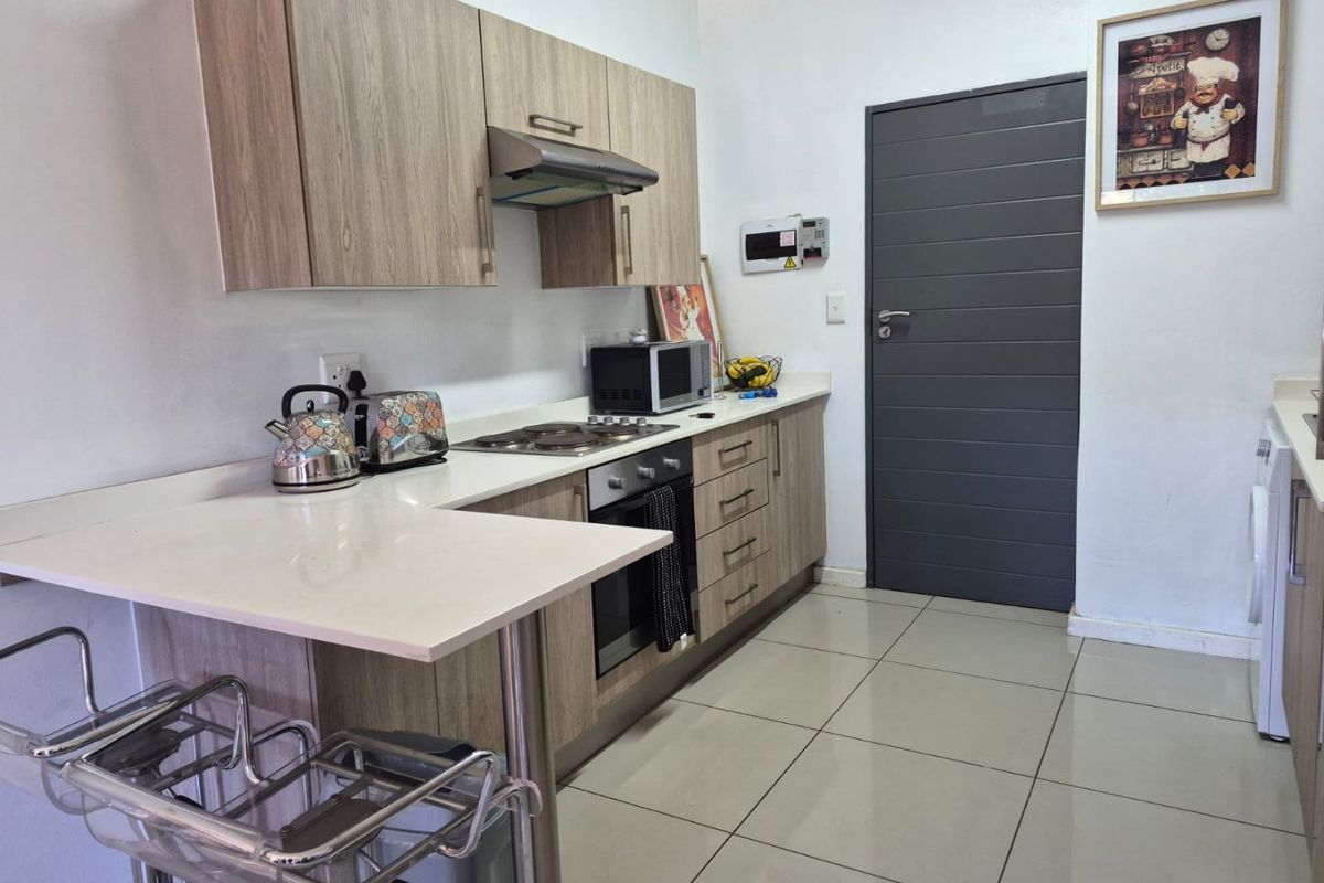 Modern 1 Bedroom Apartment  For Sale in The Heights, Halfway Gardens, Midrand  - Photo 2
