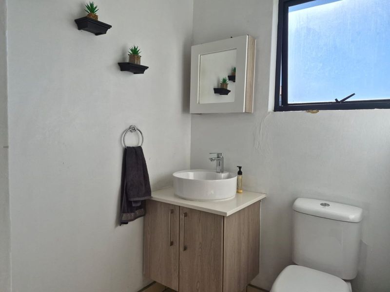 Modern 1 Bedroom Apartment  For Sale in The Heights, Halfway Gardens, Midrand  - Photo 10