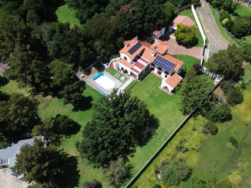 Exclusive Luxury Family Residence on Expansive Grounds with a Private Tennis Court - Photo 9