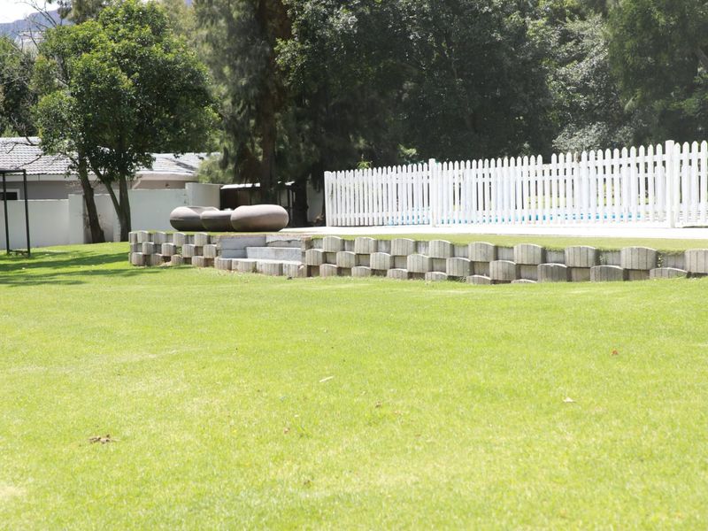 Exclusive Luxury Family Residence on Expansive Grounds with a Private Tennis Court - Photo 6