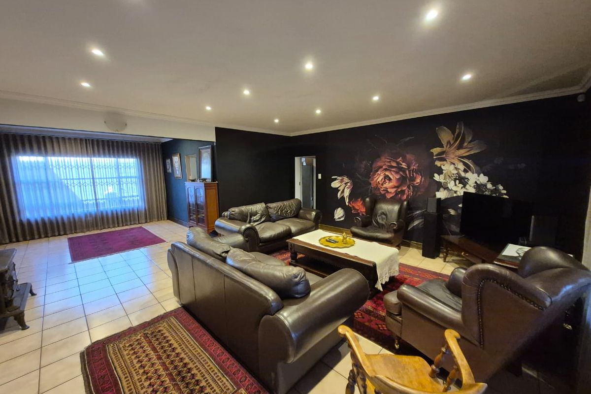Elegant Family Home on large 1487m2 Corner Stand - Photo 5