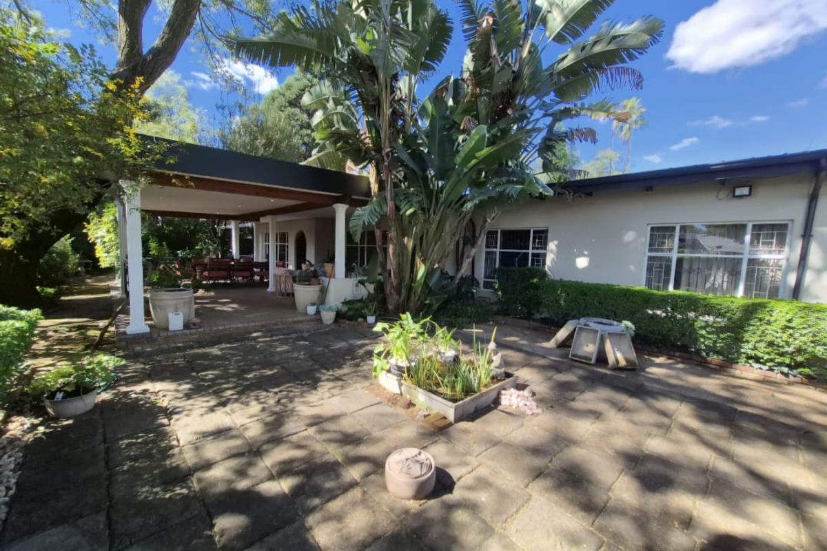 Elegant Family Home on large 1487m2 Corner Stand - Photo 2