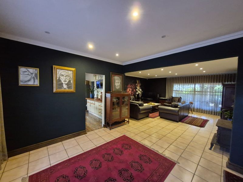Elegant Family Home on large 1487m2 Corner Stand - Photo 10