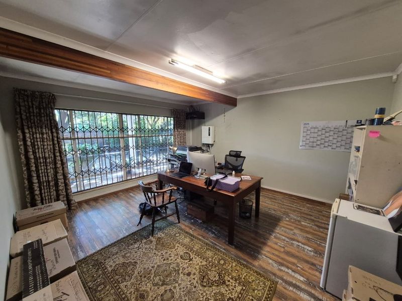 Elegant Family Home on large 1487m2 Corner Stand - Photo 9
