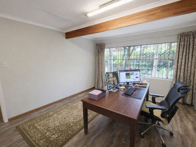 Elegant Family Home on large 1487m2 Corner Stand - Photo 8
