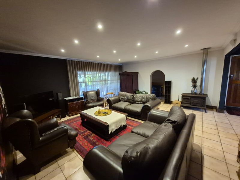 Elegant Family Home on large 1487m2 Corner Stand - Photo 7