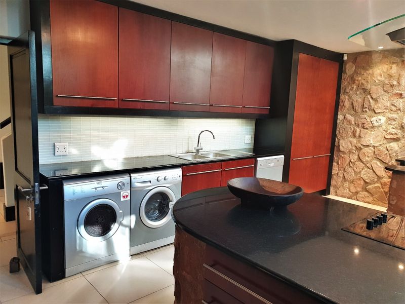 FURNISHED: Elegant 5 Bedroom home in Houghton - Photo 9