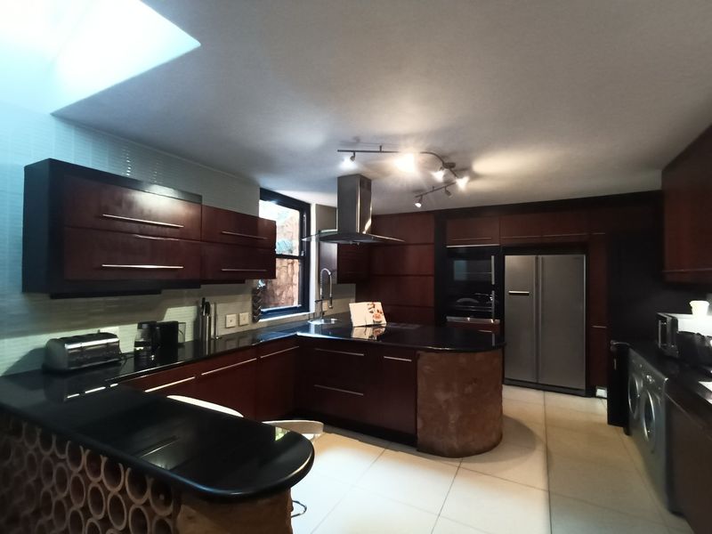FURNISHED: Elegant 5 Bedroom home in Houghton - Photo 7