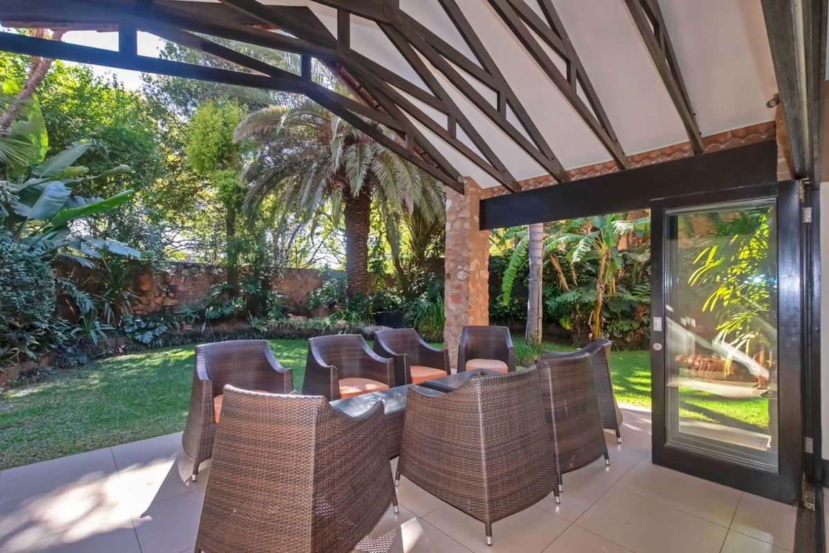 FURNISHED: Elegant 5 Bedroom home in Houghton - Photo 2