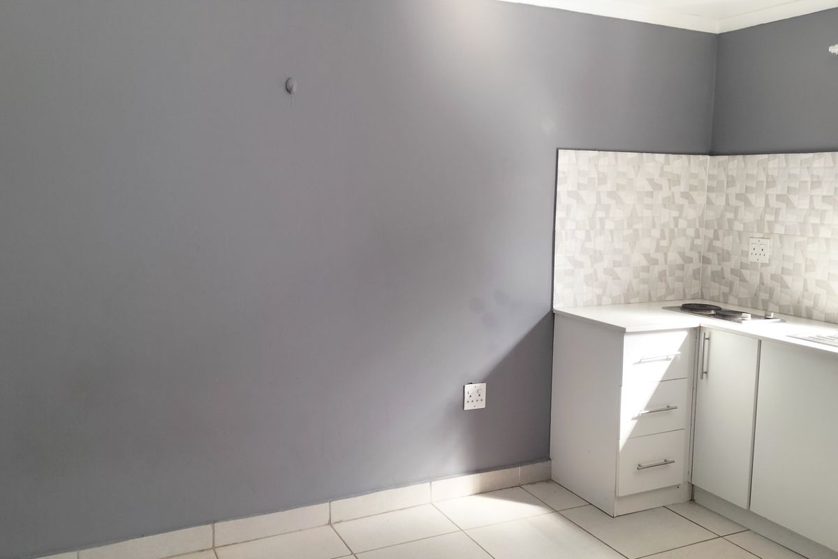 Beautiful 1 bedroom home in a prime location  - Photo 2
