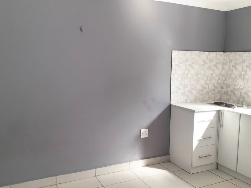 Beautiful 1 bedroom home in a prime location  - Photo 2