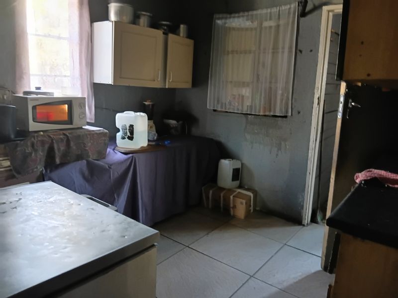 2 Bedroom corner house in Kleinvlei  - Photo 6