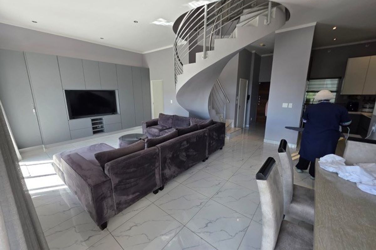 FURNISHED | Exclusive 3-Bedroom Duplex with Panoramic Sandton Views - Photo 4