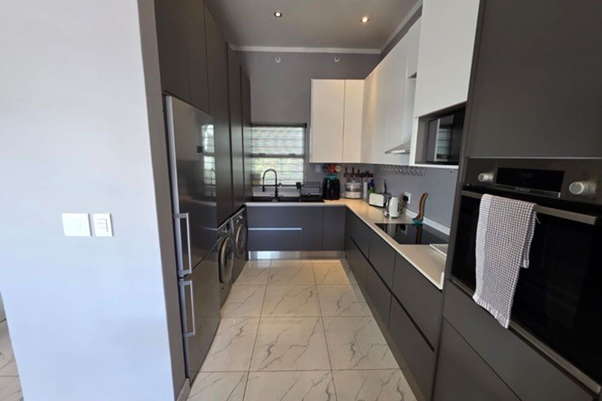 FURNISHED | Exclusive 3-Bedroom Duplex with Panoramic Sandton Views - Photo 3