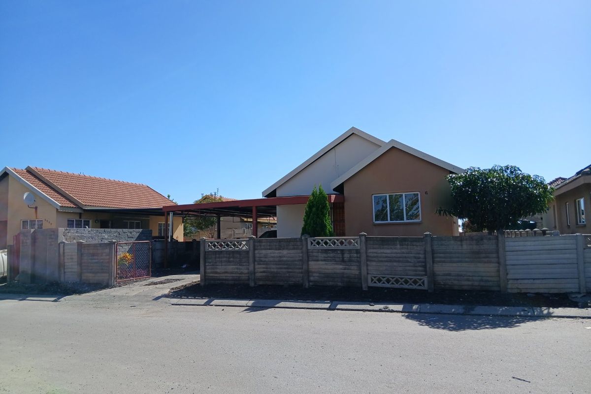 4 Bedroom Family Home for Rental in Platinum Village  - Photo 2
