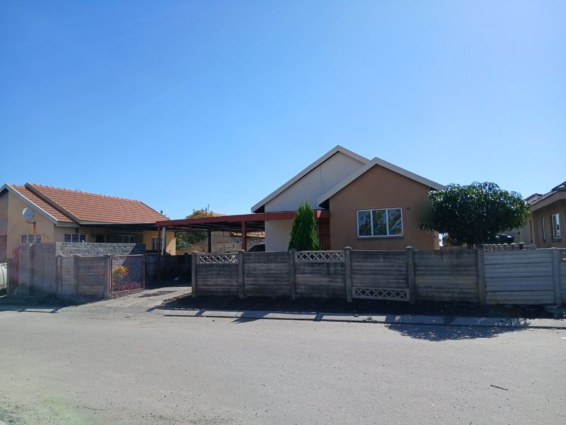 4 Bedroom Family Home for Rental in Platinum Village  - Photo 2